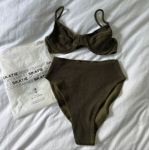 Skatie X Rocky Barnes Set Size M